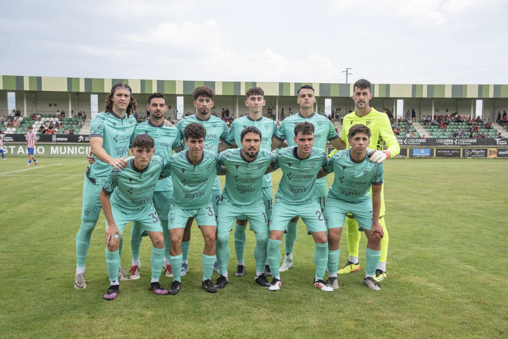 El debut de la renovada Segoviana, en imágenes