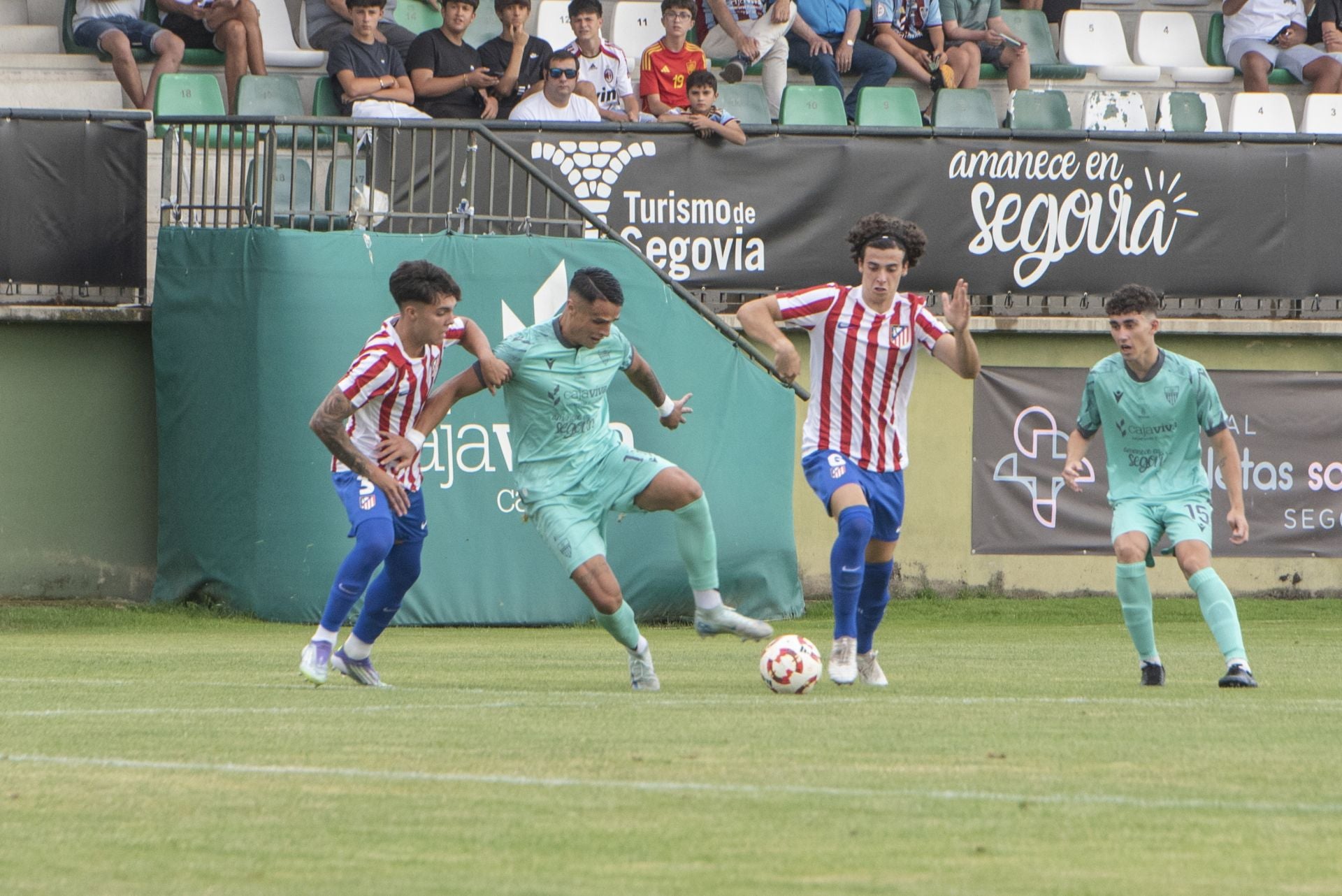 El debut de la renovada Segoviana, en imágenes