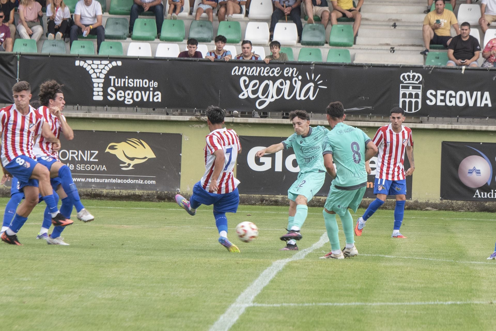 El debut de la renovada Segoviana, en imágenes