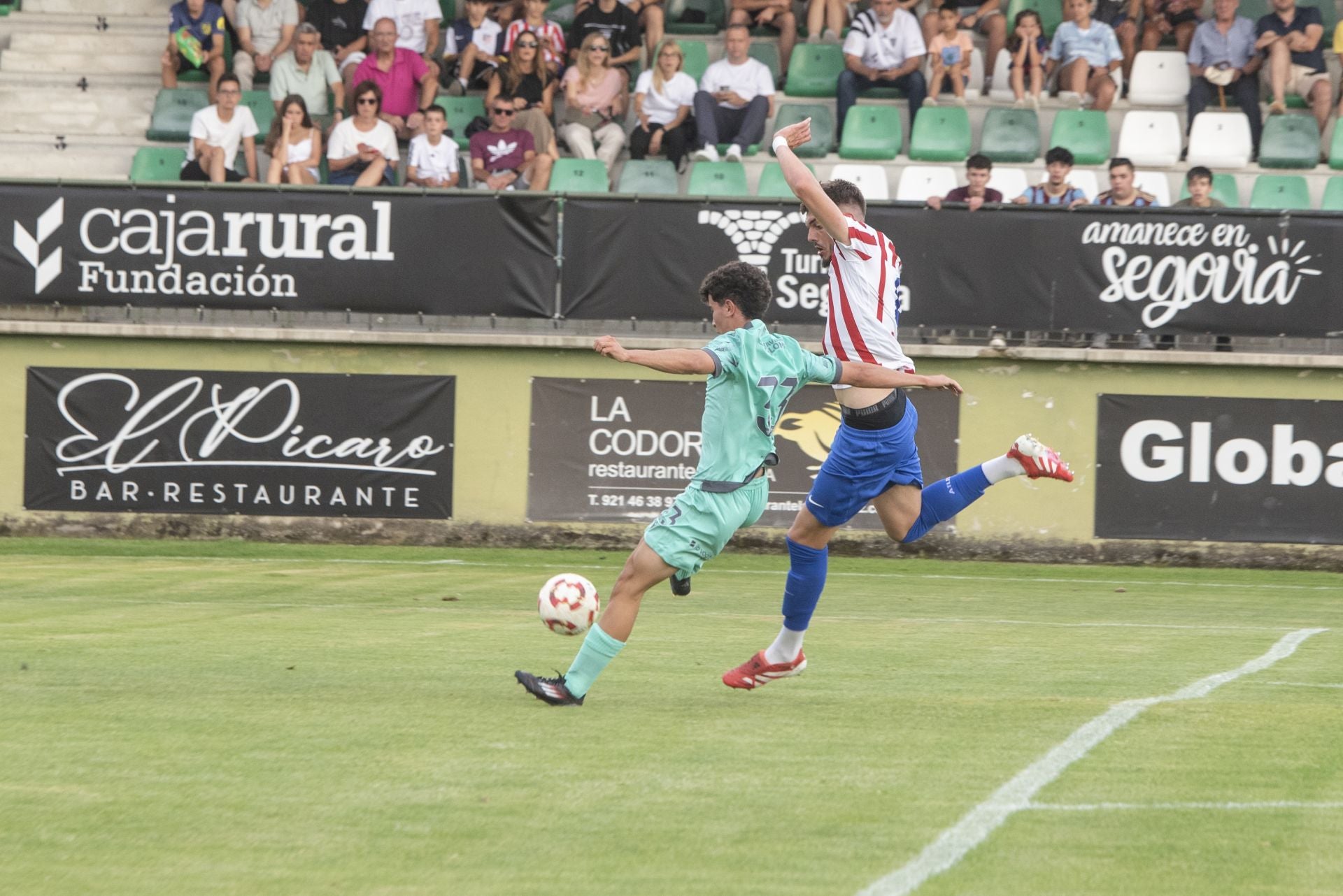 El debut de la renovada Segoviana, en imágenes