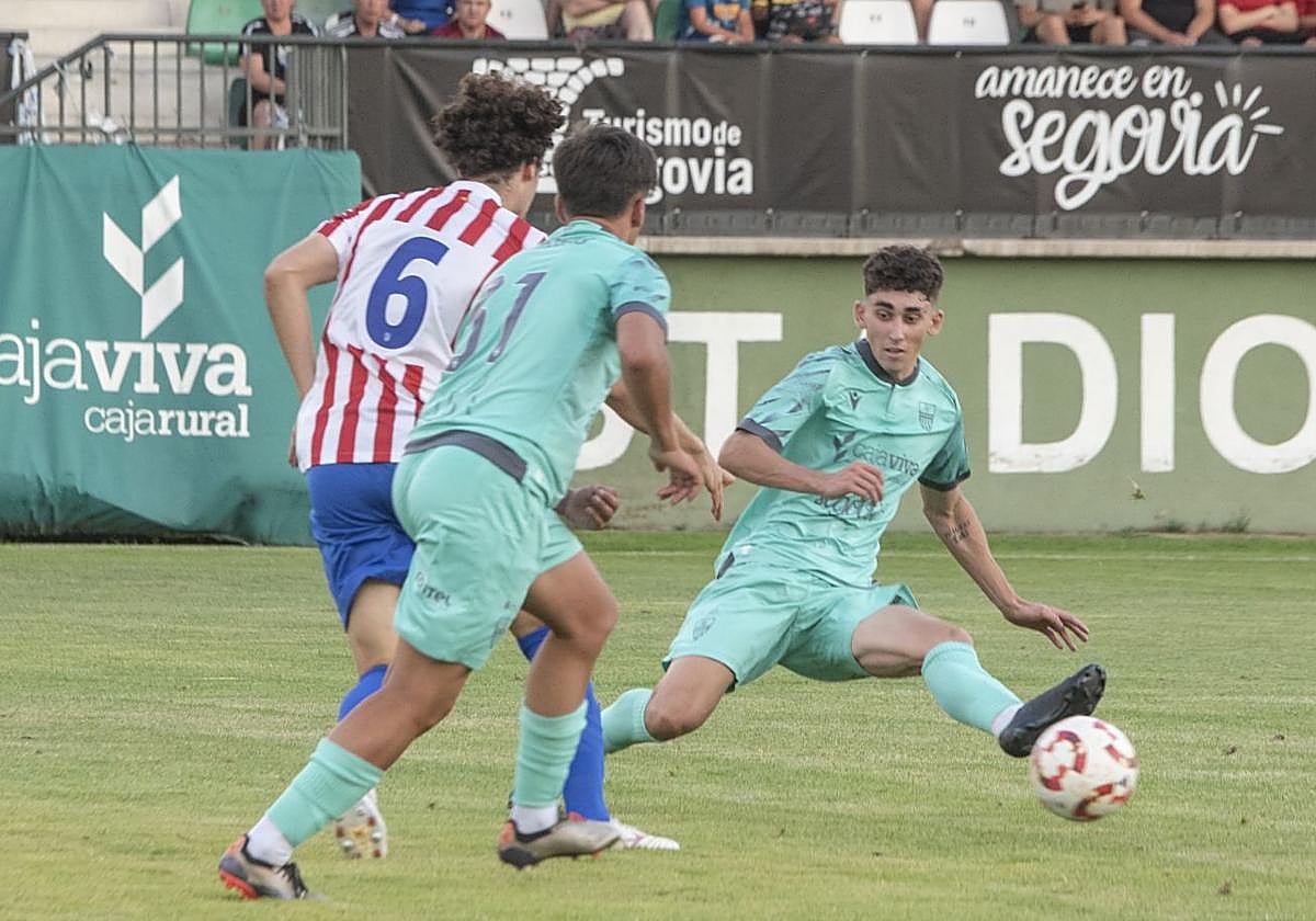 El debut de la renovada Segoviana, en imágenes