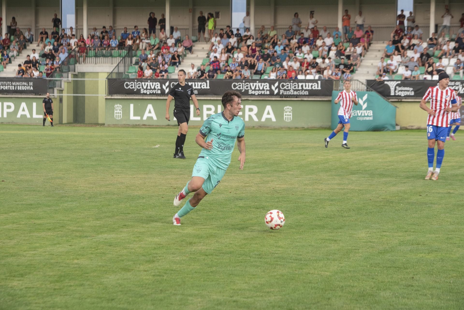 El debut de la renovada Segoviana, en imágenes