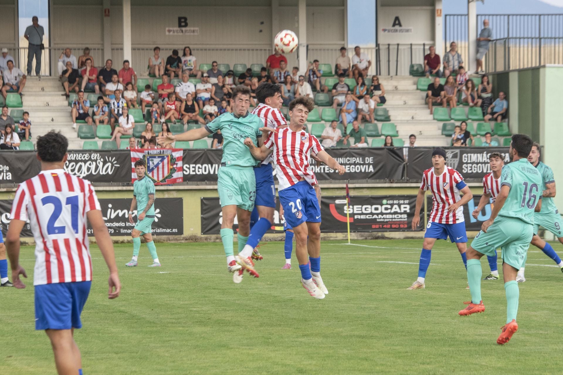 El debut de la renovada Segoviana, en imágenes