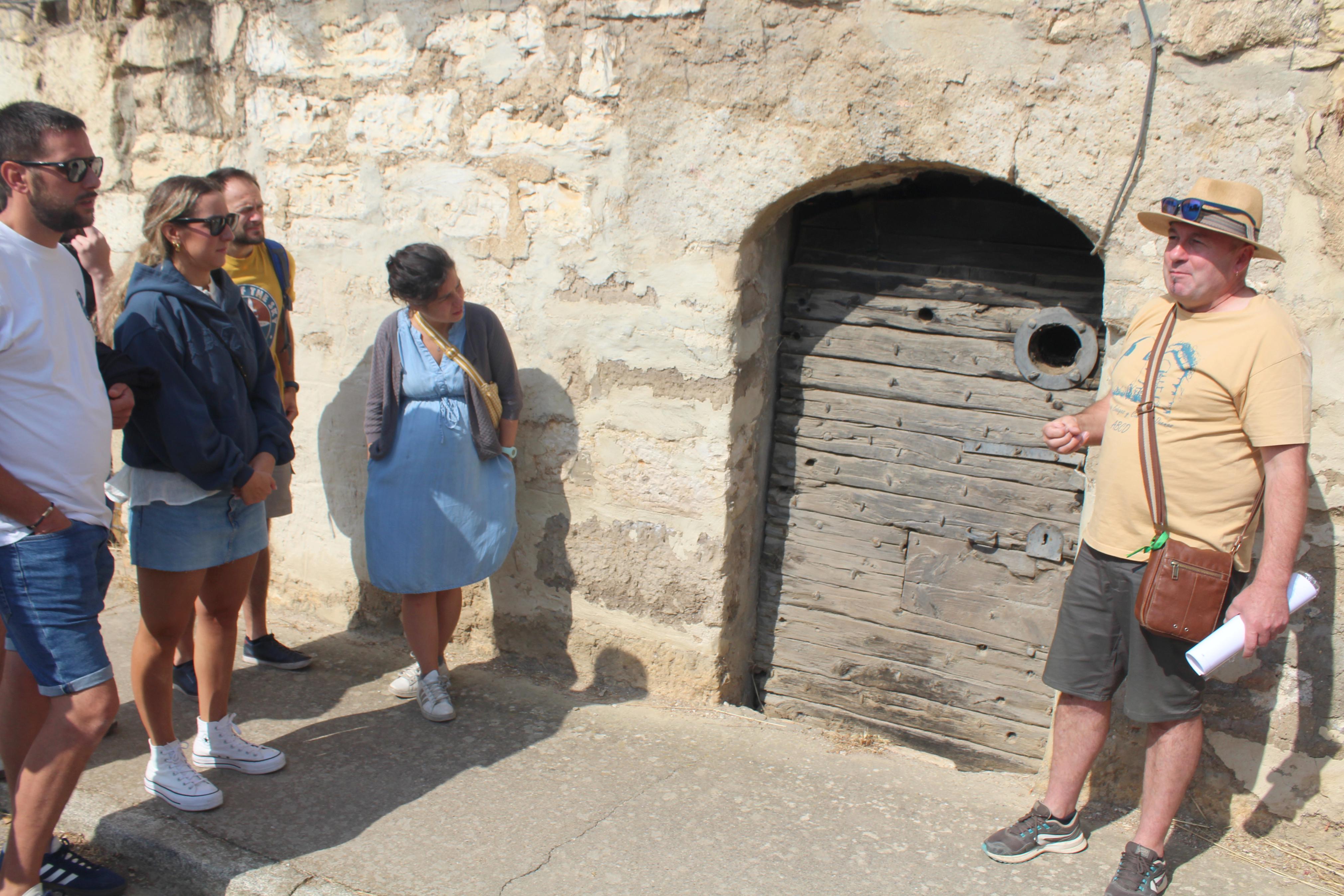 XI Ruta Guiada por las Bodegas y Cuevas de Dueñas