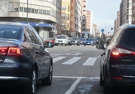 Imagen de archivos de vehículos privados circulando por Valladolid.
