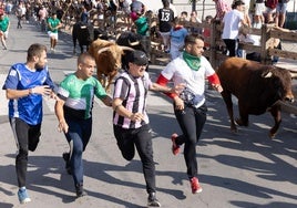 Los corredores del cuarto encierro de las fiestas de Íscar
