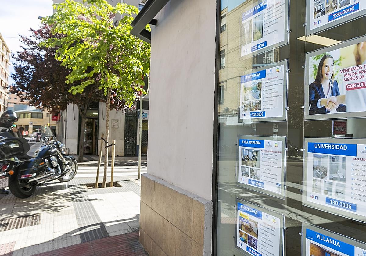 Imagen de archivo de compraventa de viviendas.