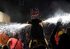 Toro de fuego en las fiestas de Coca