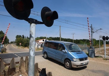 Adif mejorará con 3 millones de euros la protección de cinco pasos a nivel