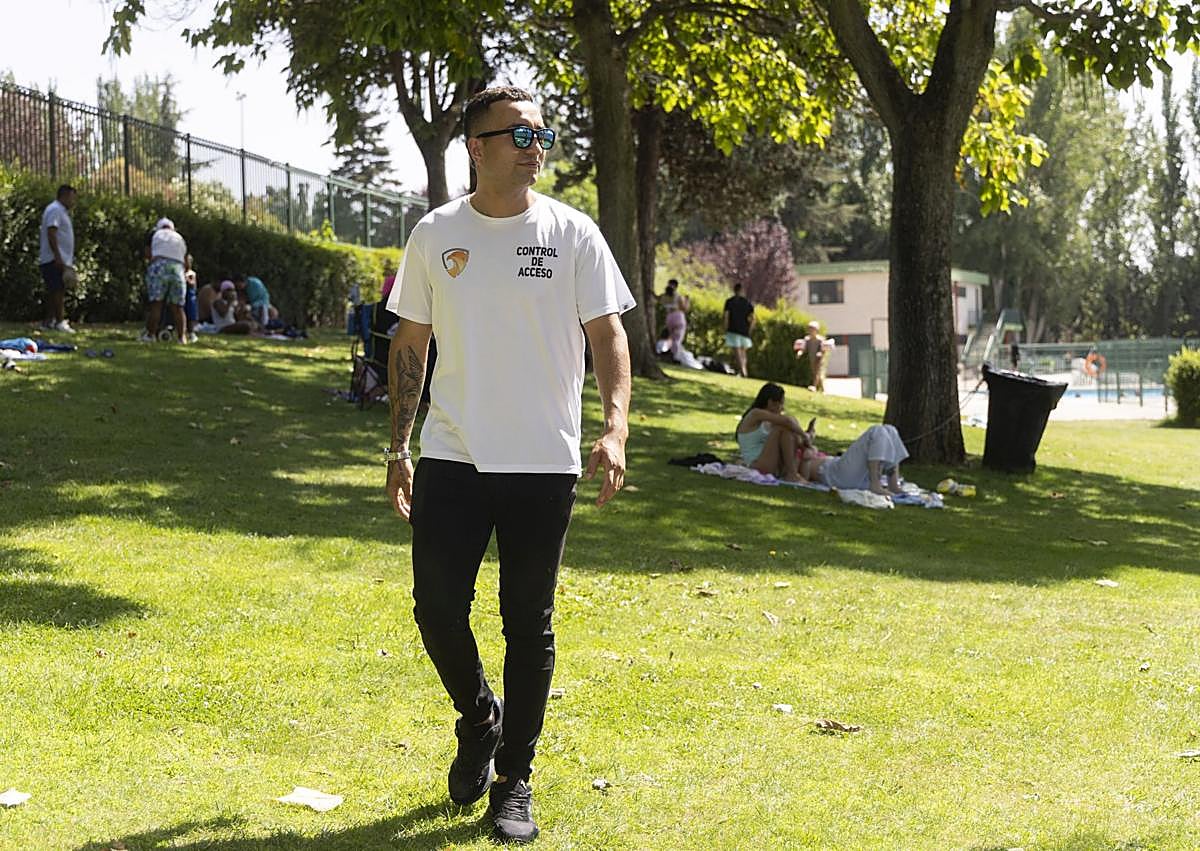 Imagen secundaria 1 - Los controladores realizan su labor en el vaso de verano de Delicias.