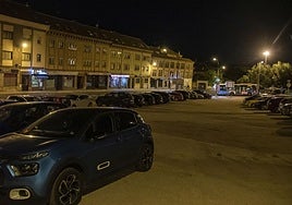 Coches aparcados entre Vía Roma y San Gabriel