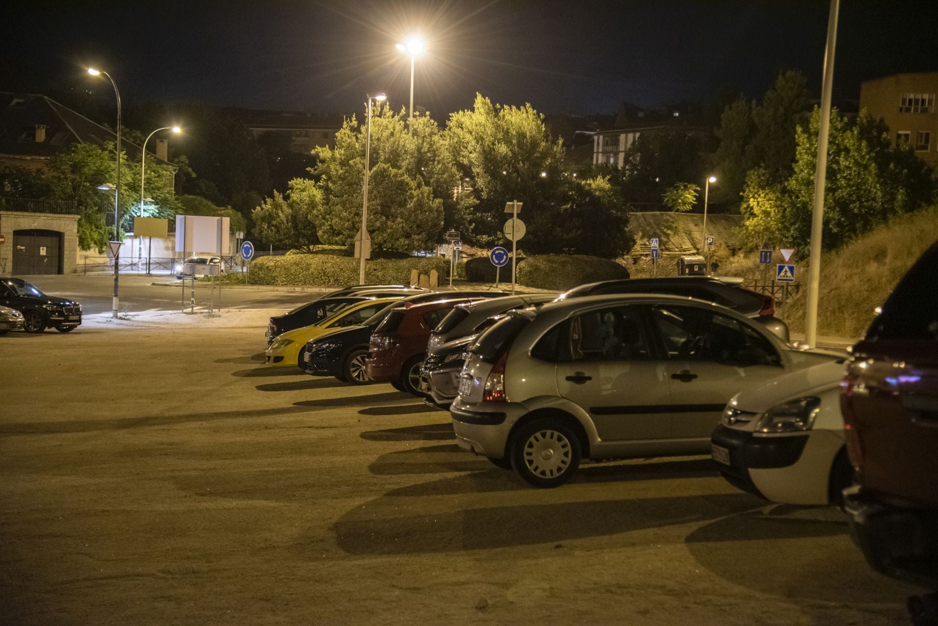 Fotos del aparcamiento espontáneo entre Vía Roma y San Gabriel