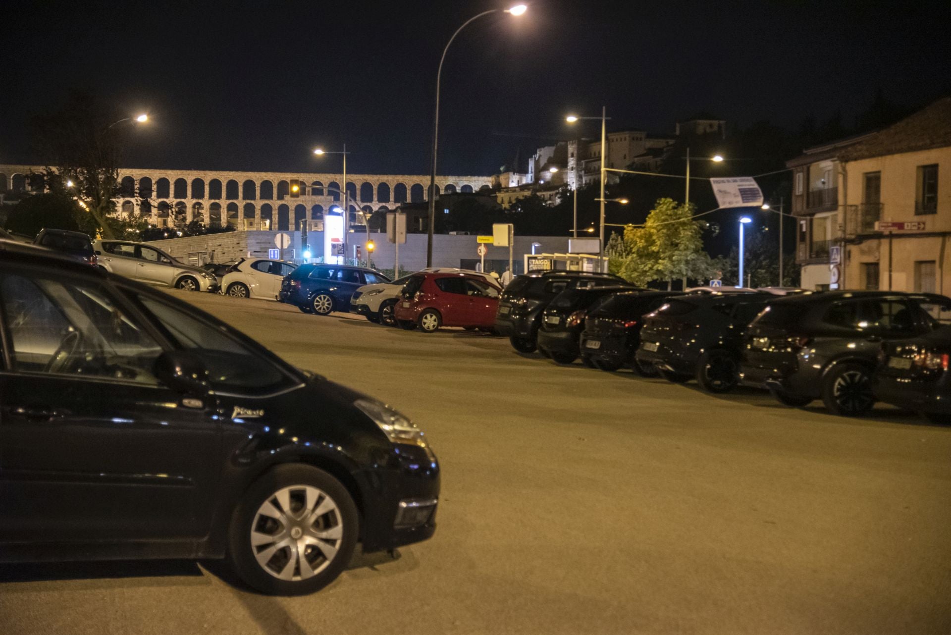 Fotos del aparcamiento espontáneo entre Vía Roma y San Gabriel