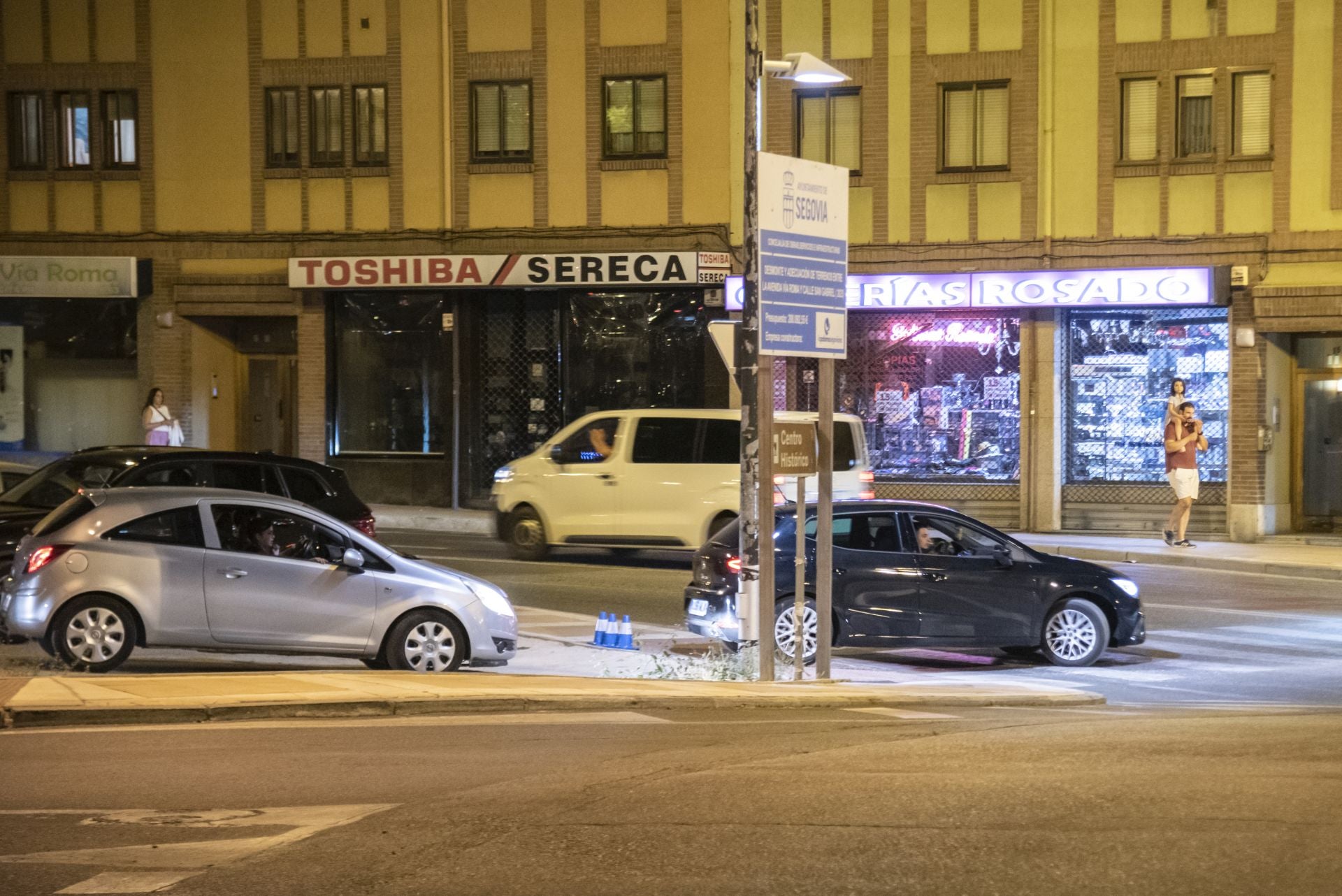 Fotos del aparcamiento espontáneo entre Vía Roma y San Gabriel