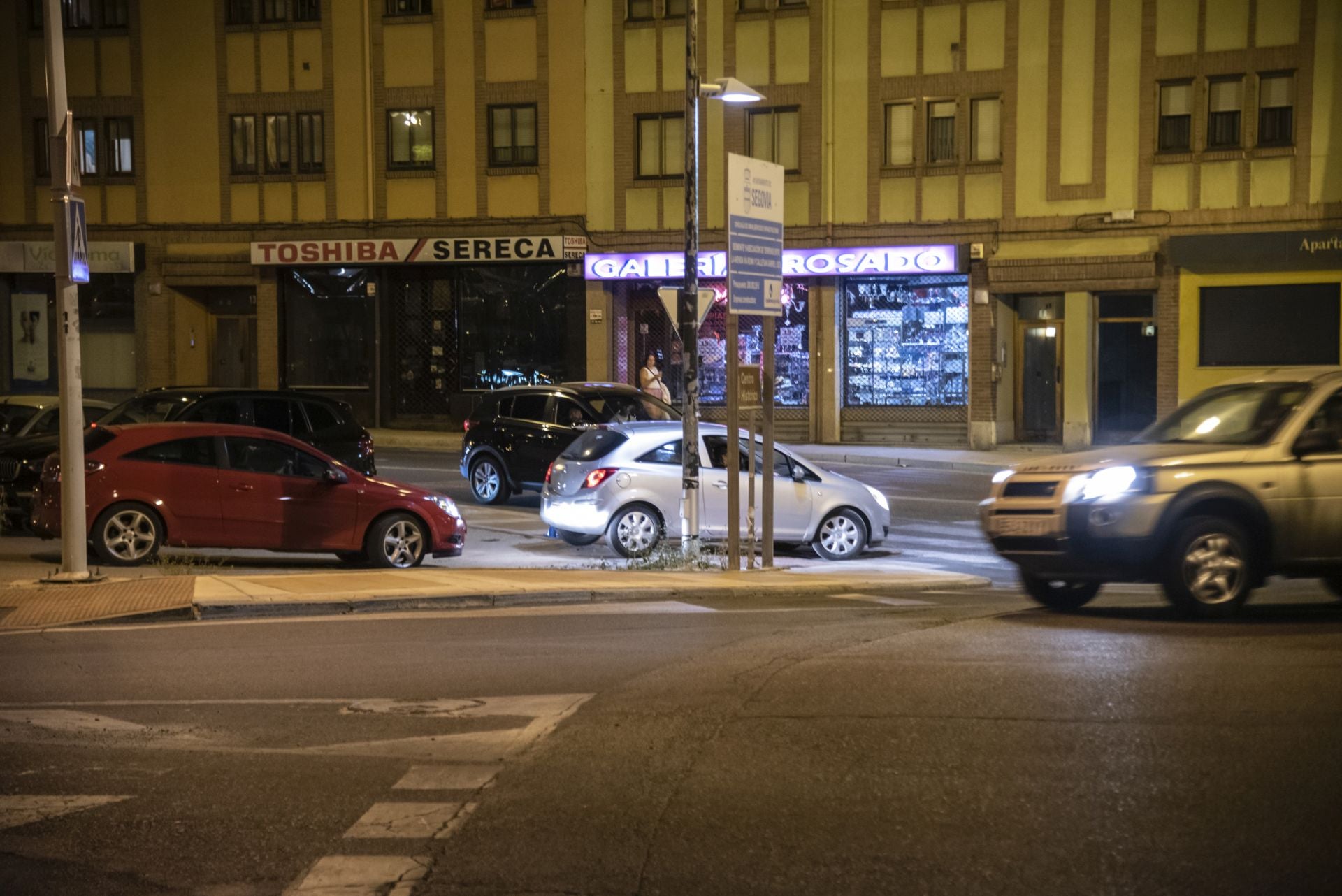 Fotos del aparcamiento espontáneo entre Vía Roma y San Gabriel