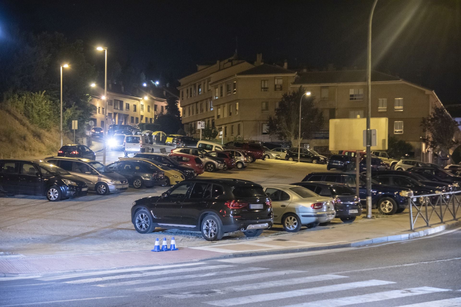 Fotos del aparcamiento espontáneo entre Vía Roma y San Gabriel