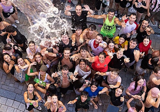 Jóvenes disfrutan del tradicional Chúndara en Peñafiel.