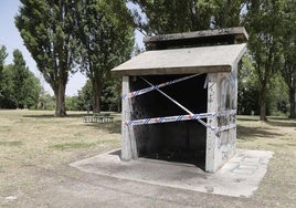 Barbacoa precintada en Palencia por el riesgo de incendio durante la época estival.