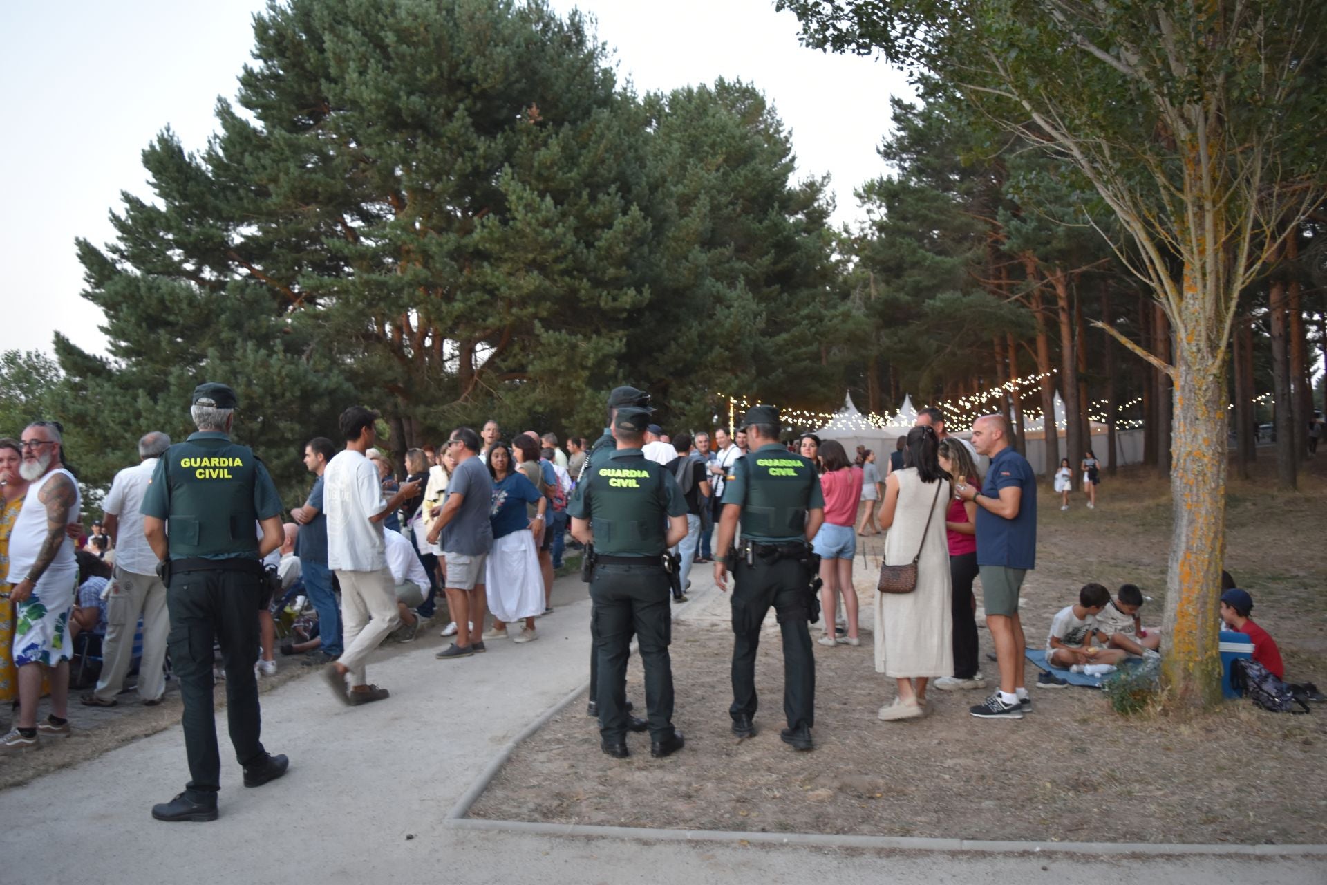 La playa de Aguilar vibra con Los Secretos