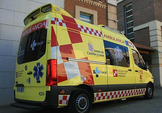Una ambulancia de soporte vital básico, en una imagen de archivo.