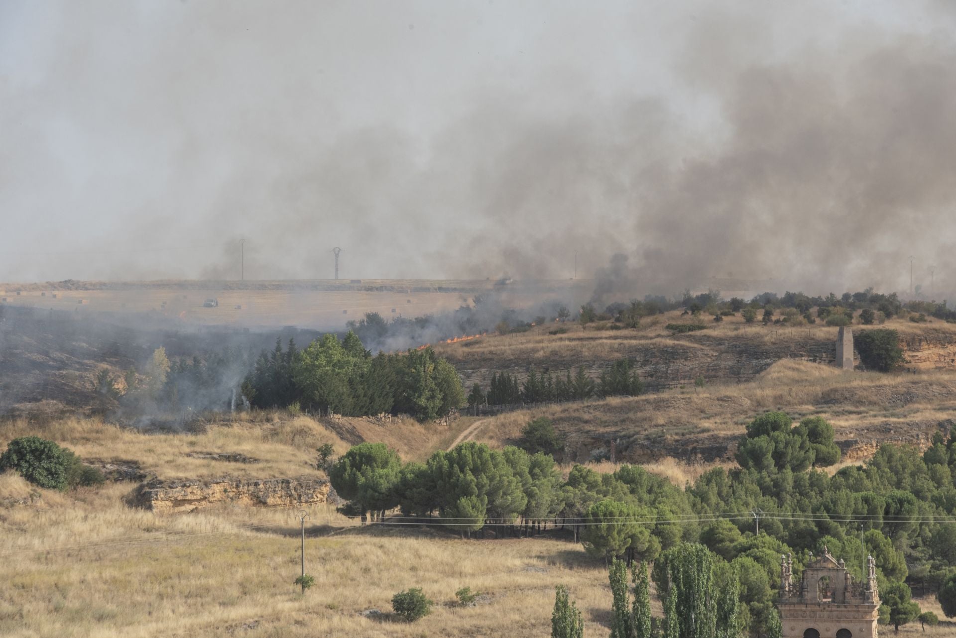 Fotos del incendio entre Zamarramala y el monasterio del Parral