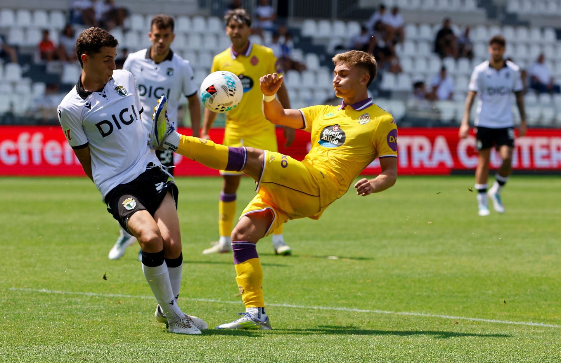 El partido del Real Valladolid contra el Burgos, en imágenes