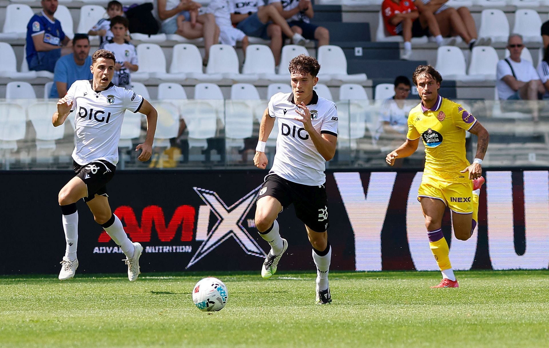 El partido del Real Valladolid contra el Burgos, en imágenes