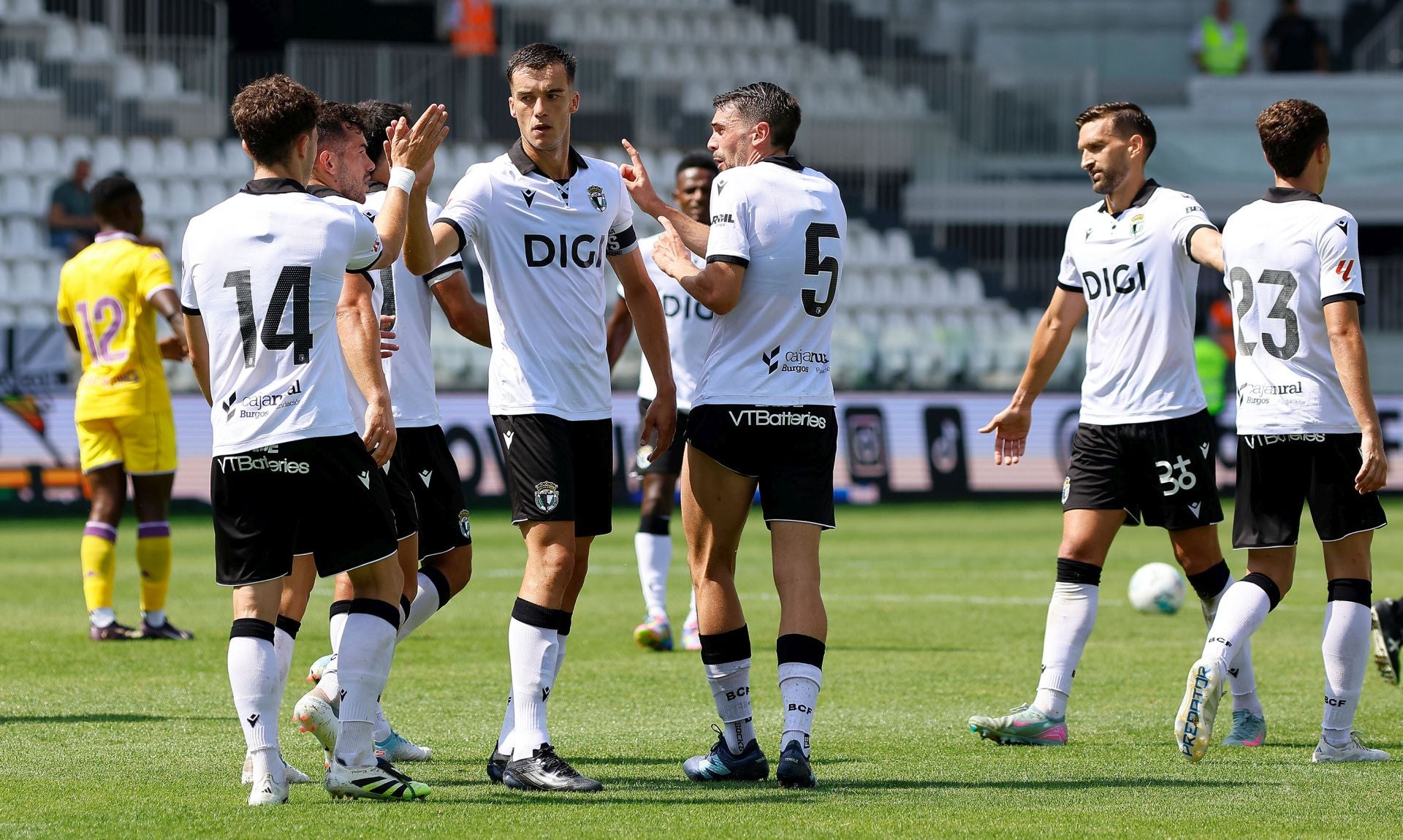 El partido del Real Valladolid contra el Burgos, en imágenes