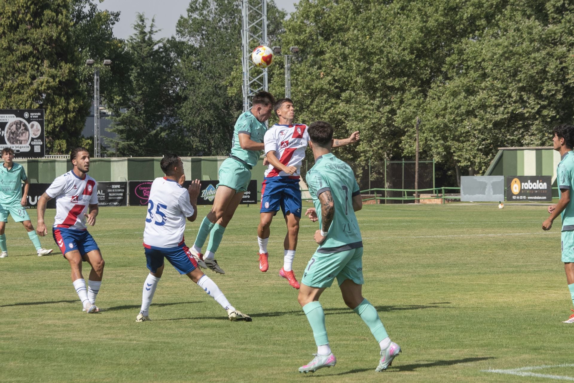 Fotos del partido entre la Segoviana y el Rayo Majadahonda