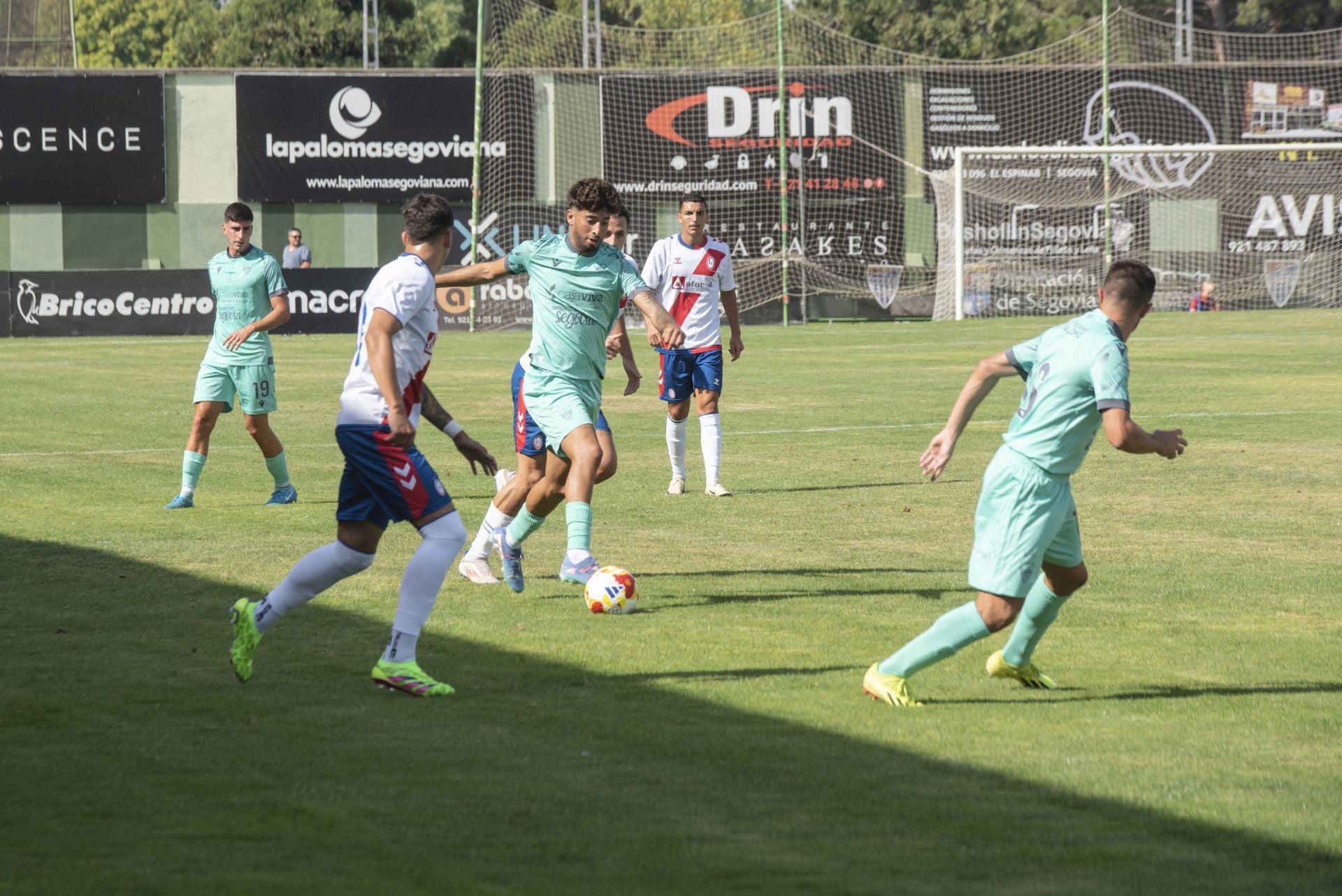 Fotos del partido entre la Segoviana y el Rayo Majadahonda