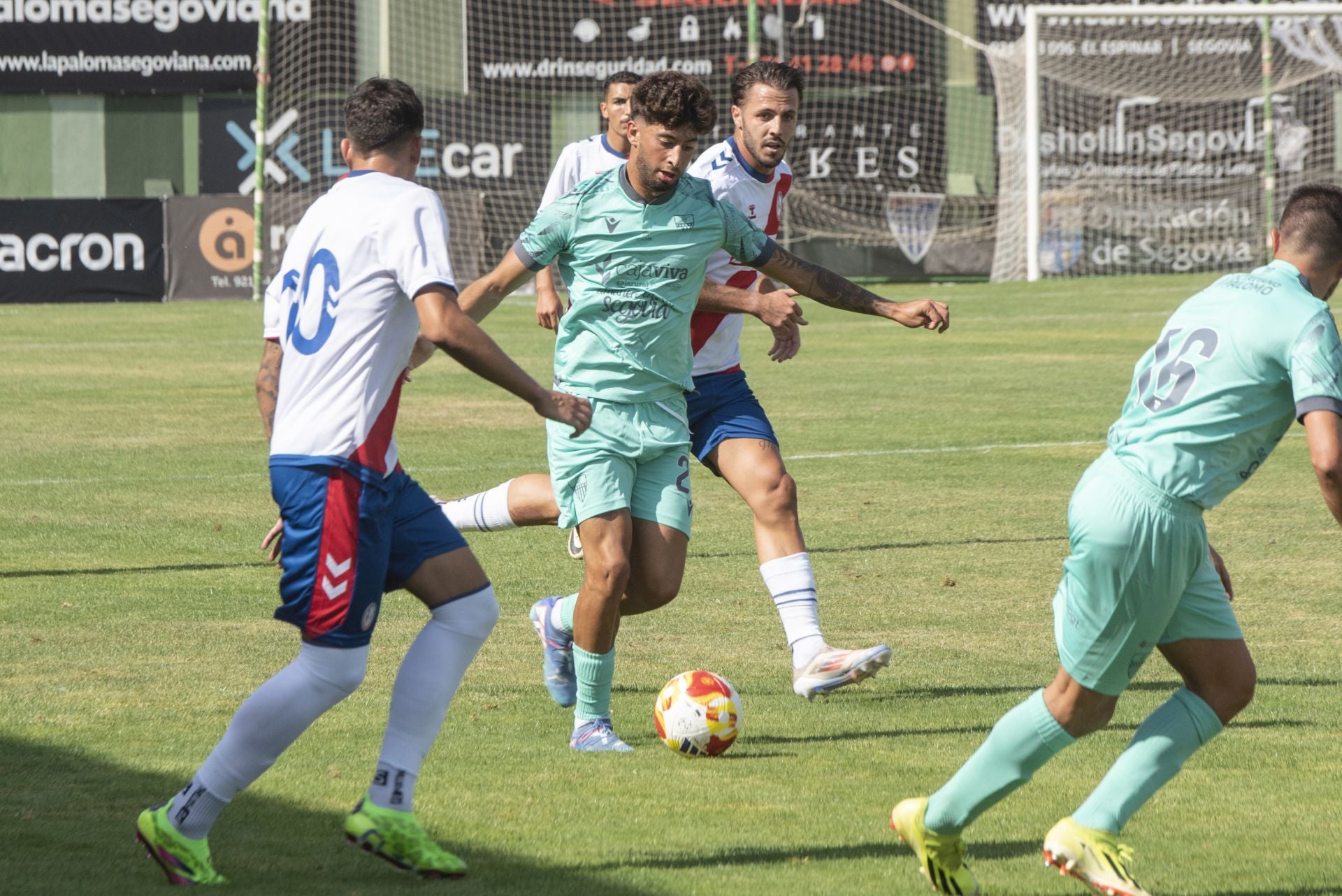 Fotos del partido entre la Segoviana y el Rayo Majadahonda