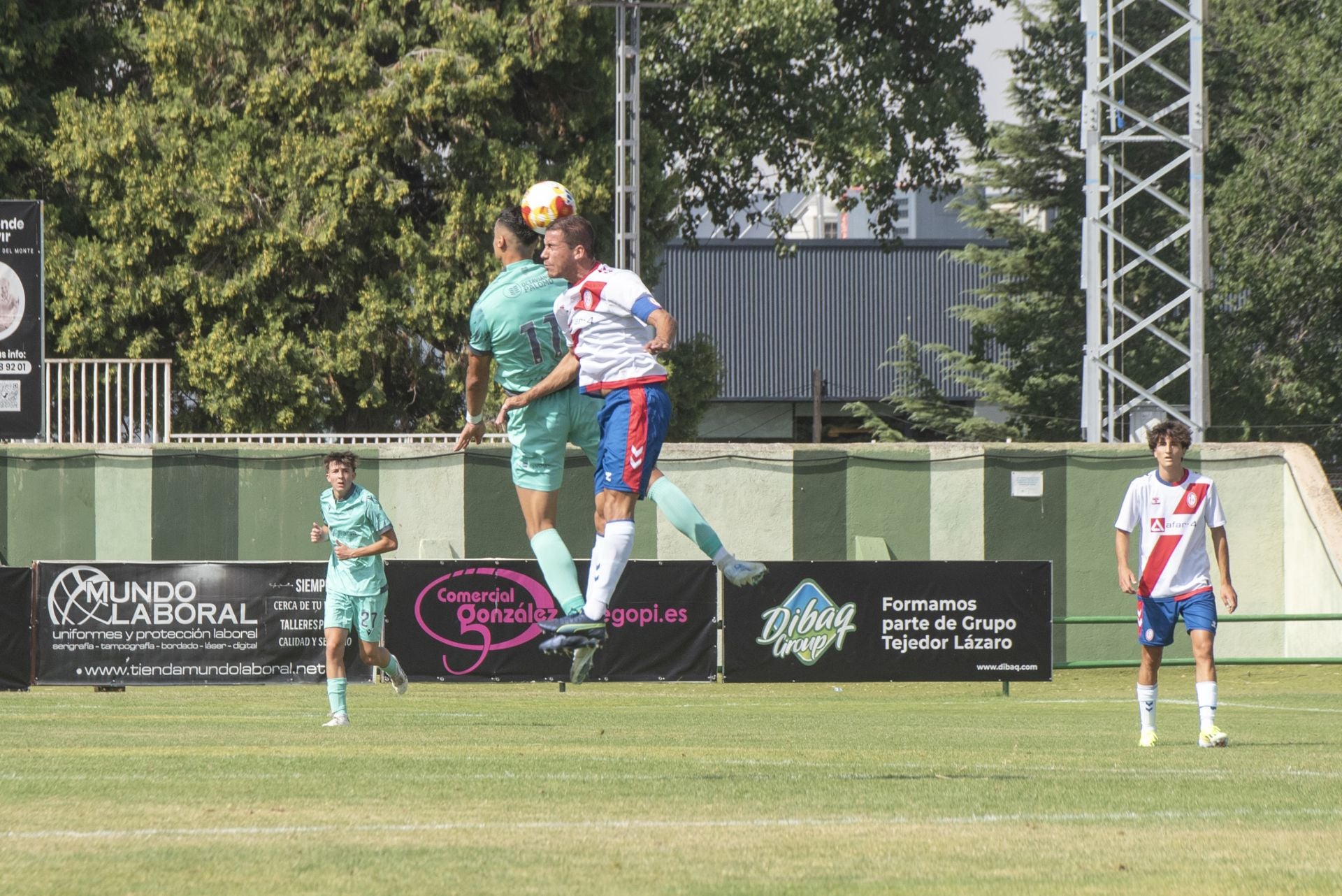 Fotos del partido entre la Segoviana y el Rayo Majadahonda
