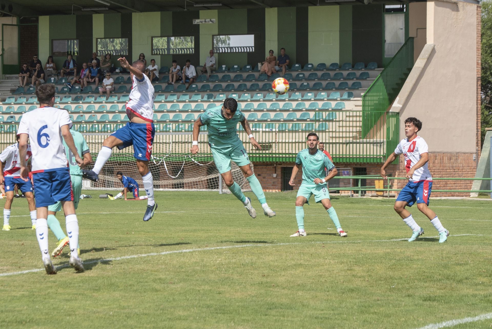 Fotos del partido entre la Segoviana y el Rayo Majadahonda