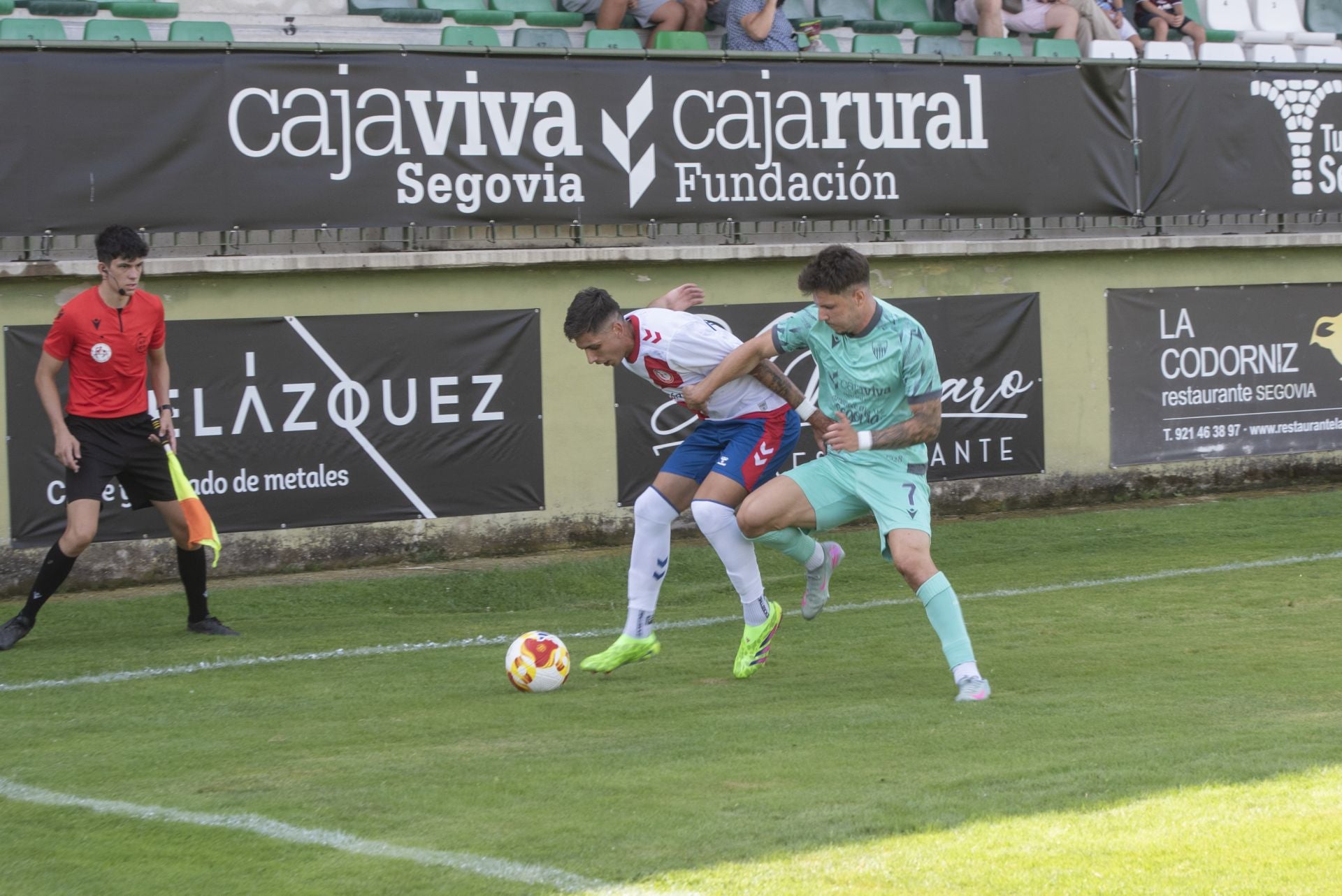 Fotos del partido entre la Segoviana y el Rayo Majadahonda