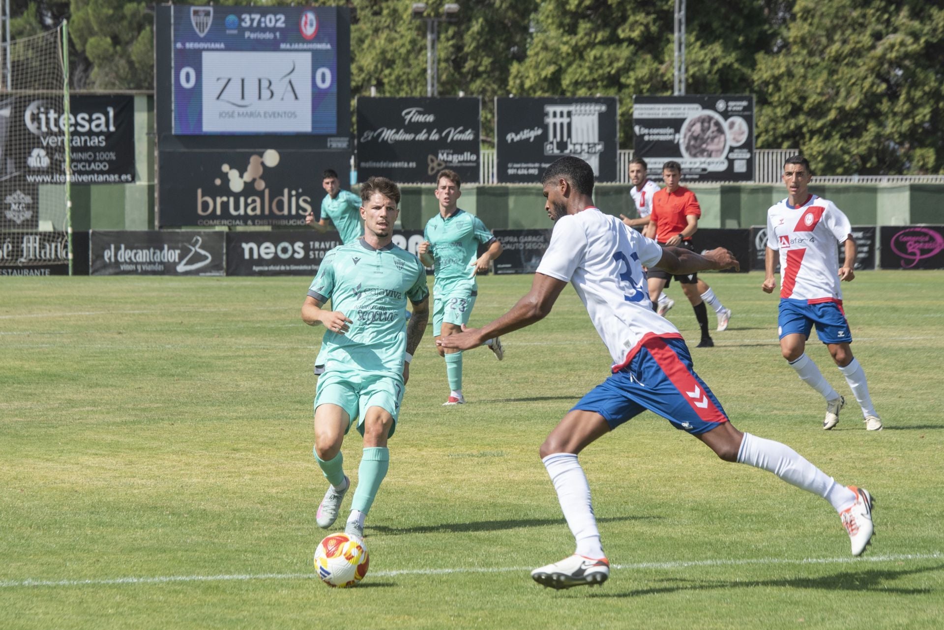 Fotos del partido entre la Segoviana y el Rayo Majadahonda