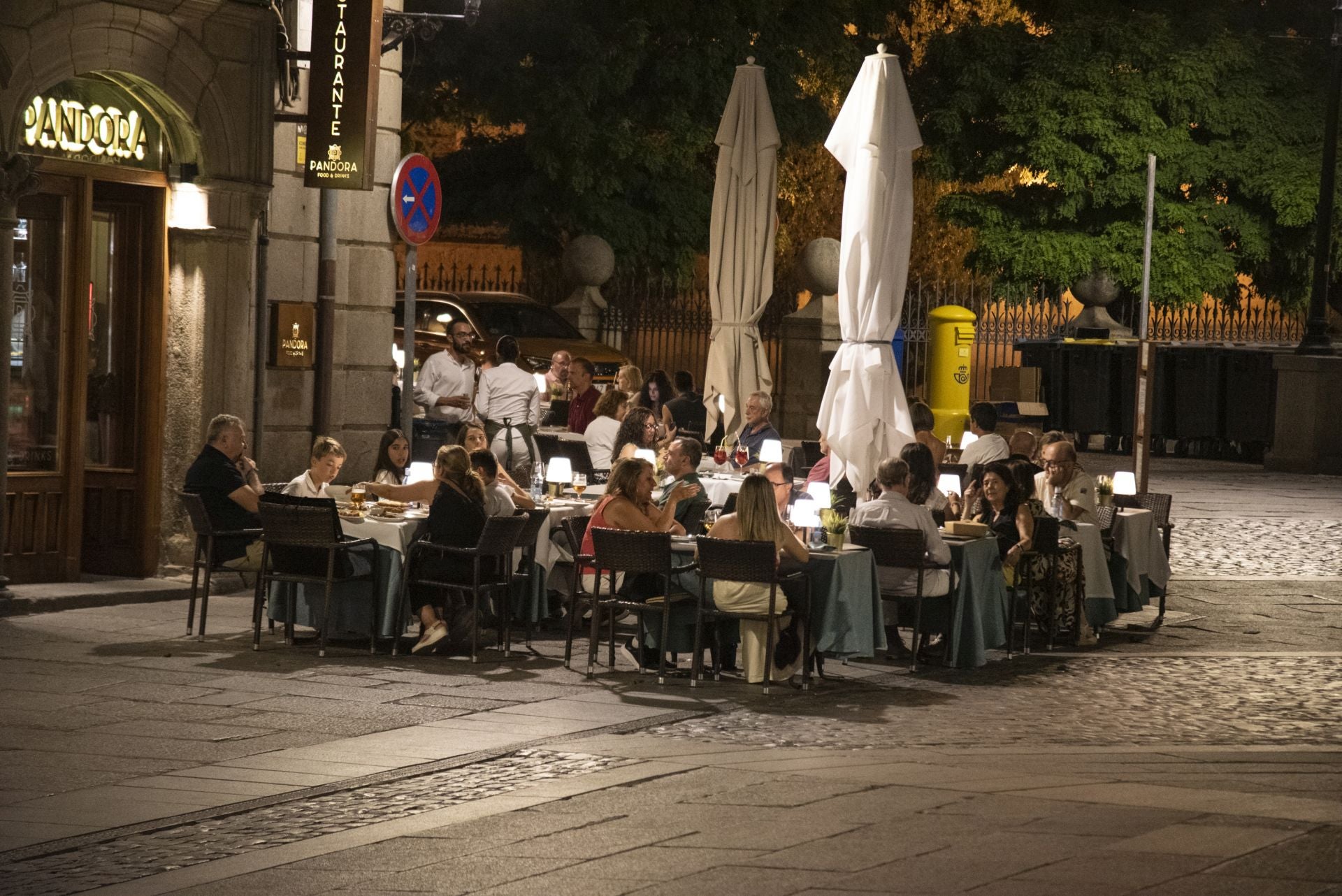 Fotos: así pasa Segovia la ola de calor por el día y por la noche