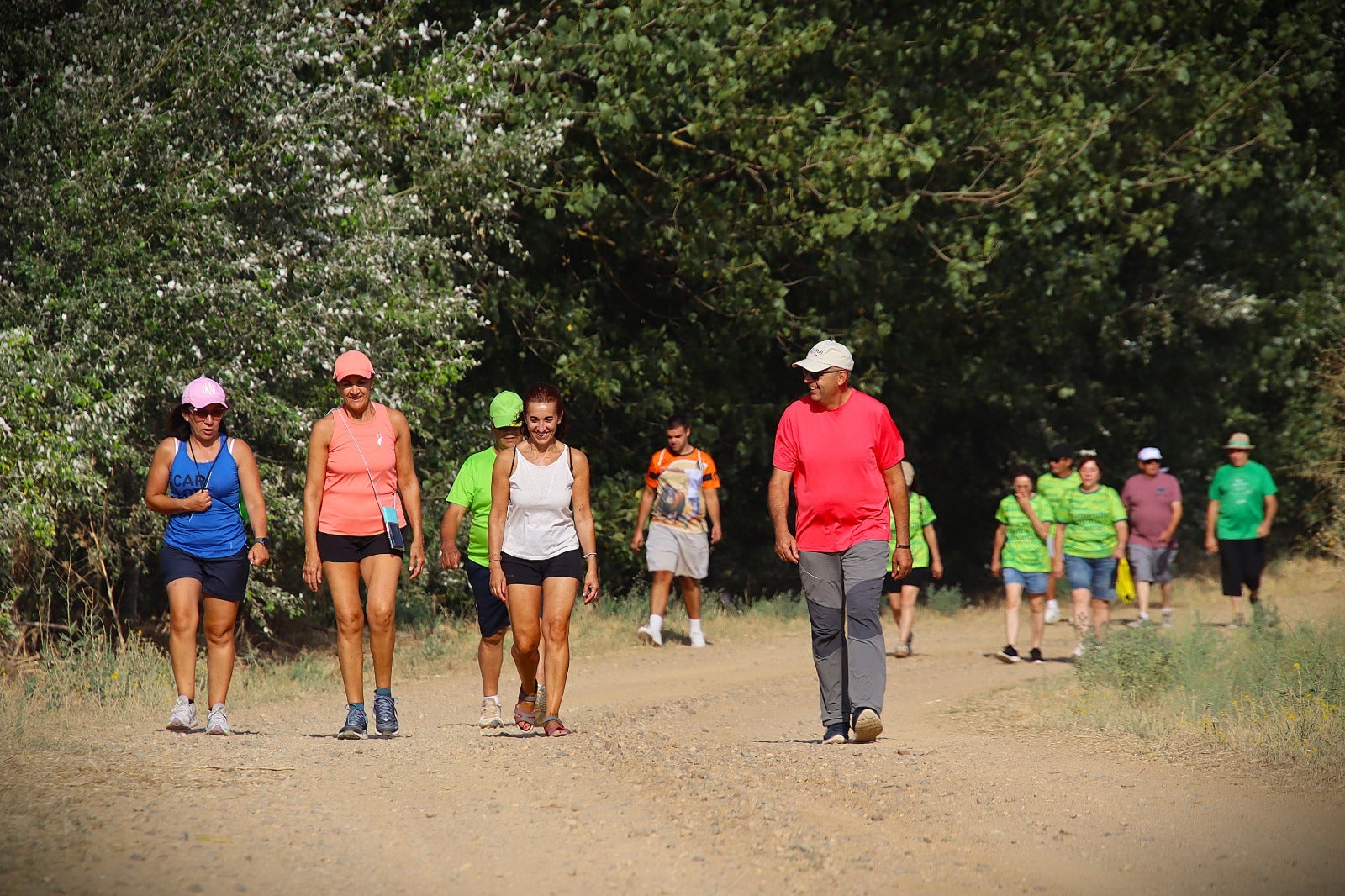 Seis pueblos de Tierra de Campos se unen en la quinta macha contra el cáncer Entre tapiales