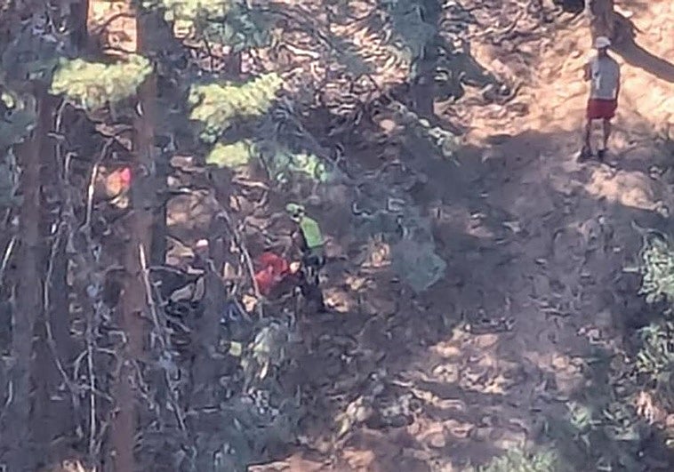 Rescate del hombre en las inmediaciones del Chorro de La Granja.