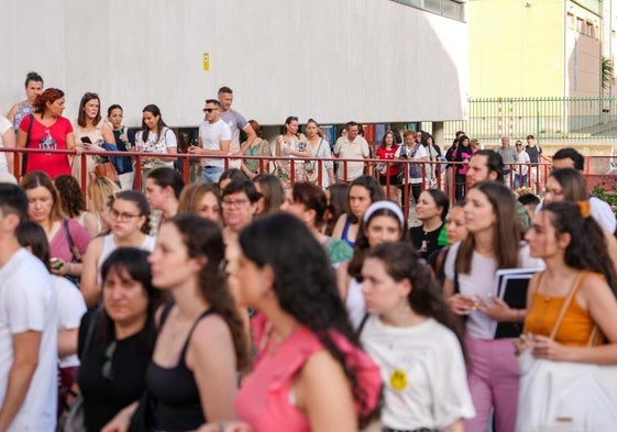 Varios aspirantes a las oposiciones del cuerpo de maestros en Valladolid.