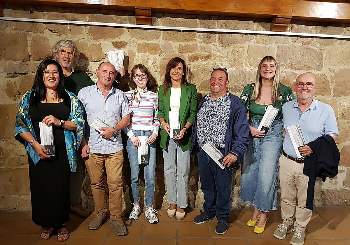 Participantes en la presentación de la revista.
