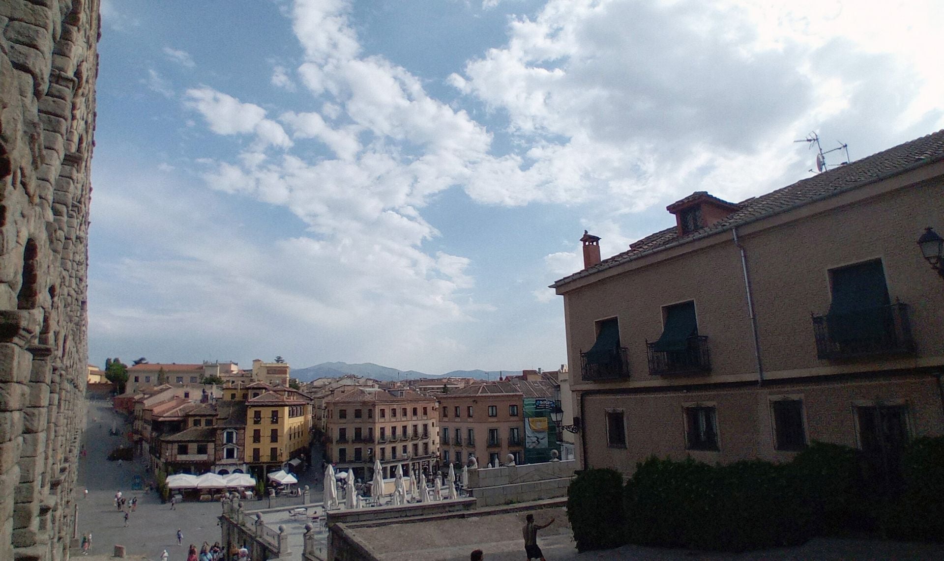 Nubes en el cielo de Segovia este martes por la tarde.
