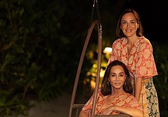 Isabel Preysler y Tamara Falcó posan en las Maldivas.