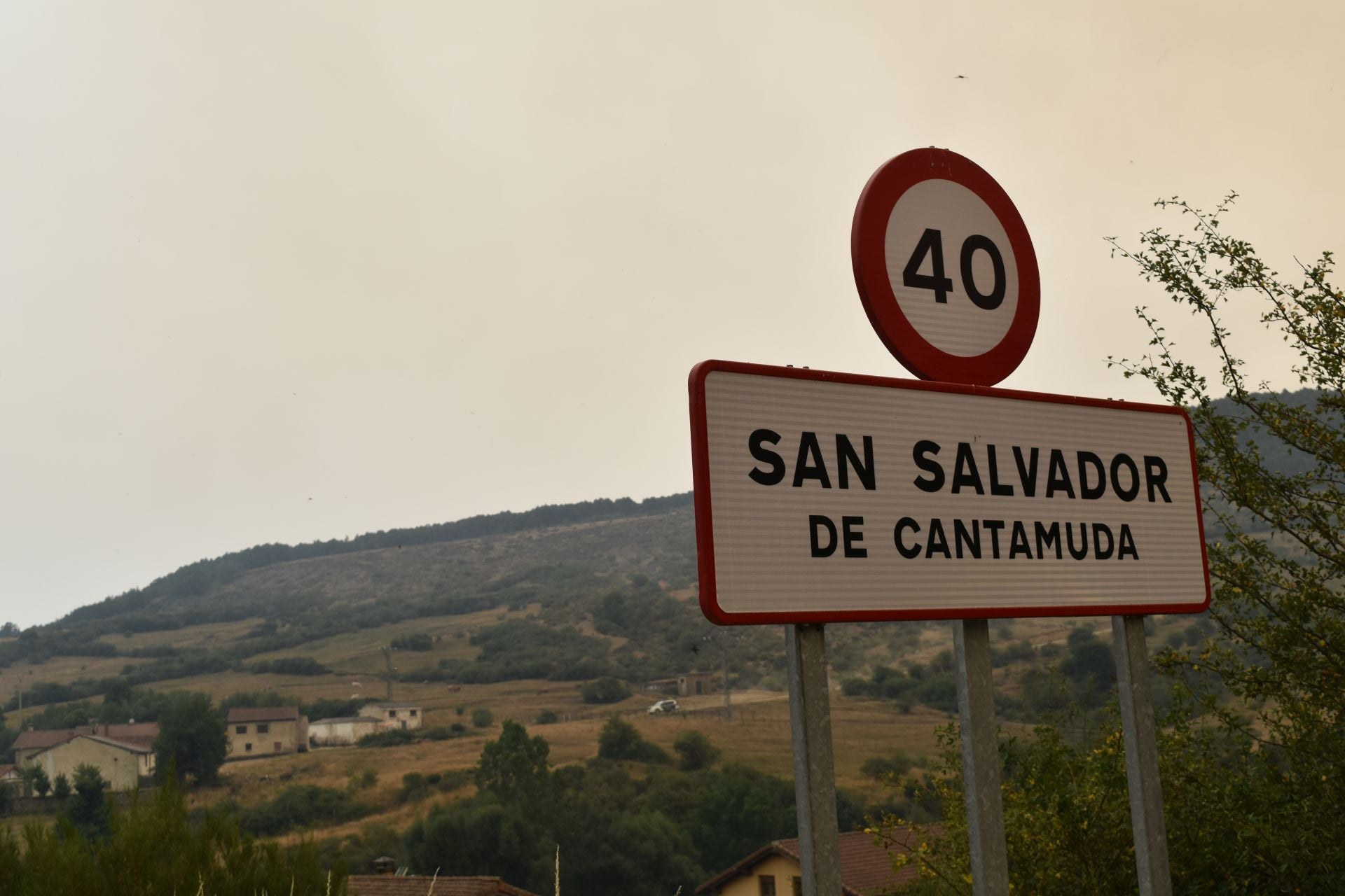 Preocupación en San Salvador de Cantamuda por el incendio de Resoba