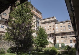 Edificio del Taray, integrado en el casco antiguo de la ciudad.