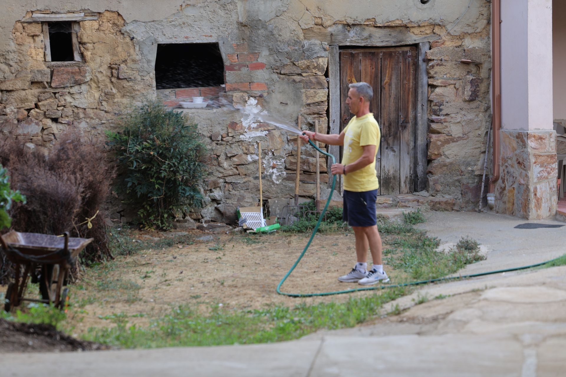 Las imágenes de la evacuación de los vecinos de Sesnández, en Zamora