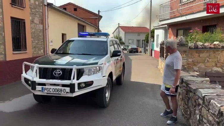 La amenaza del fuego obliga a evacuar Sesnández