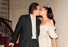 Brooklyn Beckham besa a Nicala Peltz.