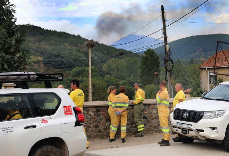 Las imágenes del incendio en la Montaña Palentina