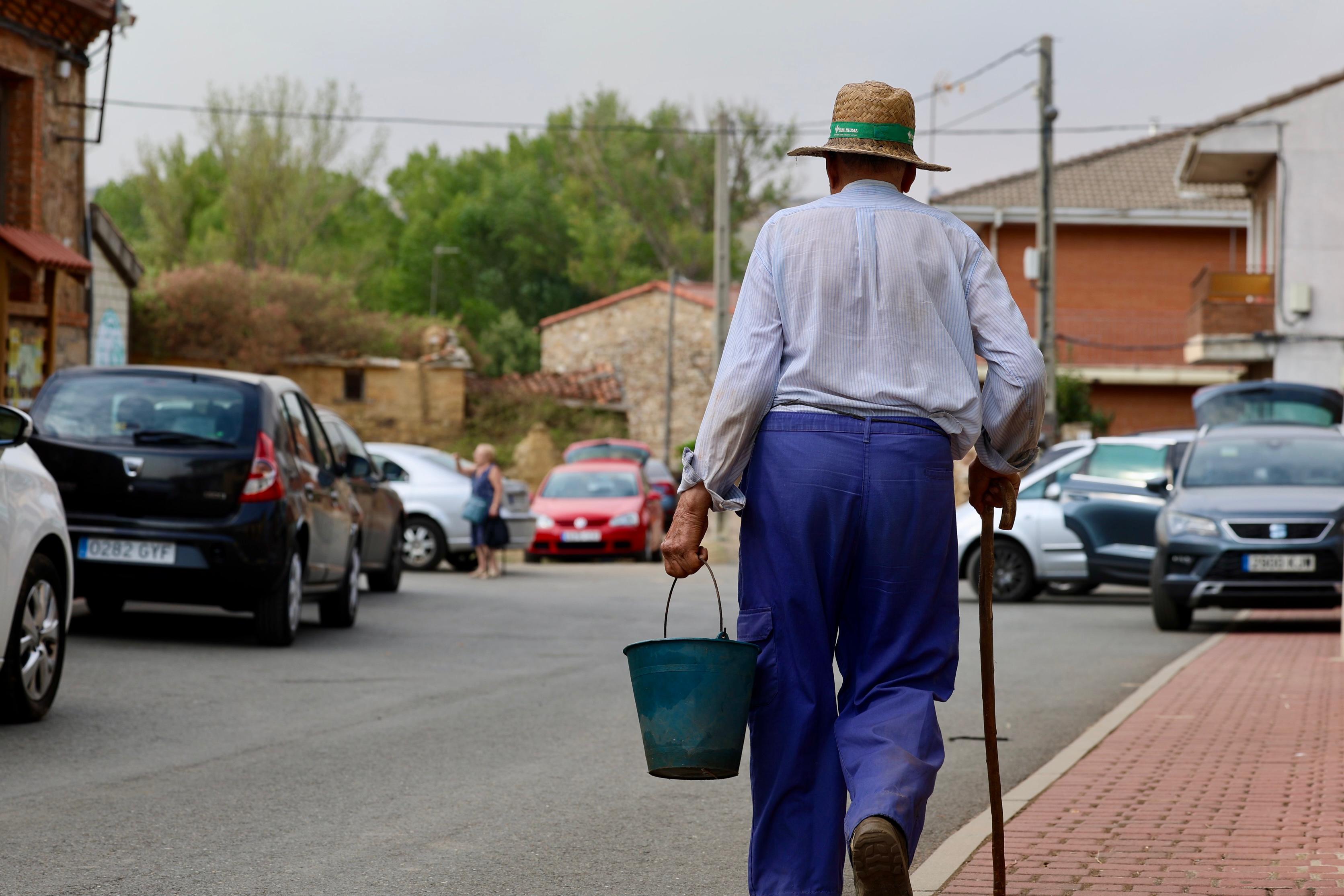 Las imágenes de la evacuación de los vecinos de Sesnández, en Zamora