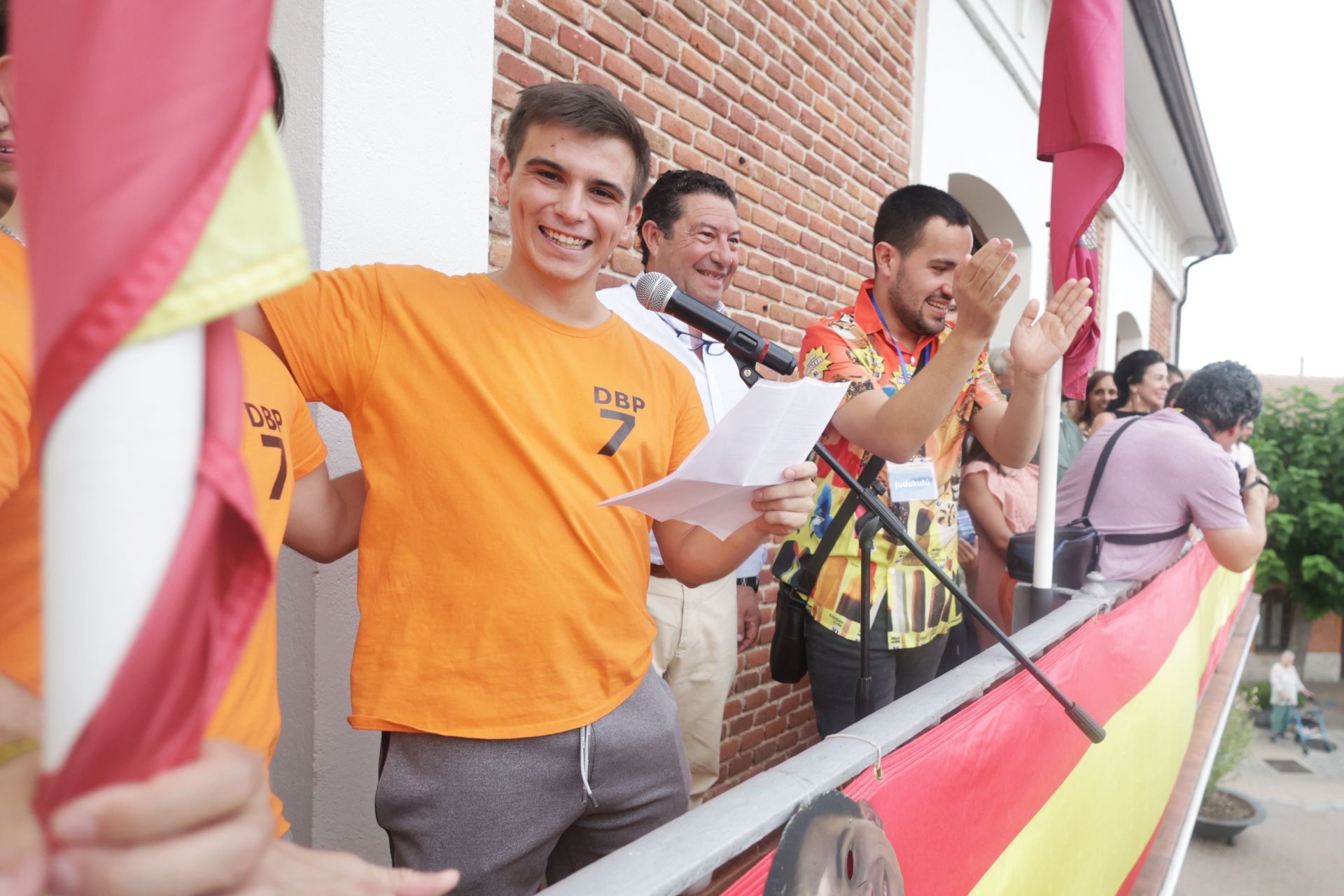 El inicio de las fiestas de Viana de Cega, en imágenes